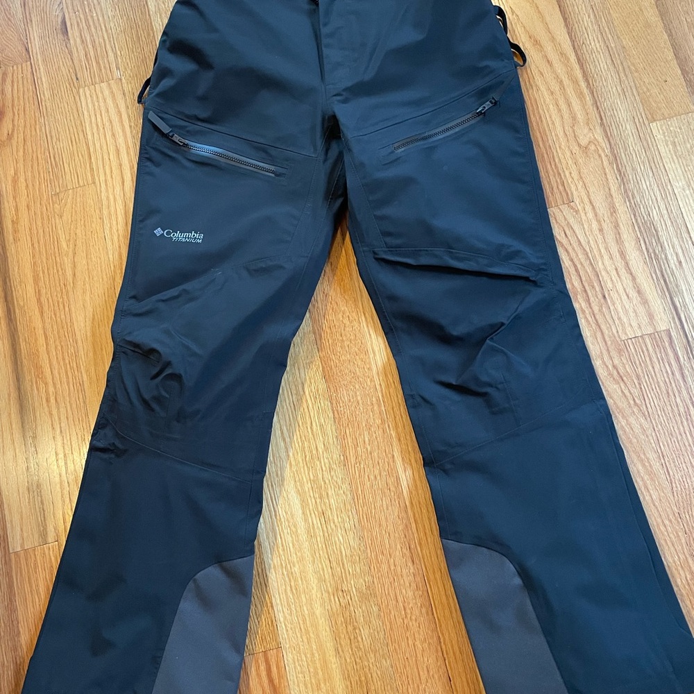 Columbia Women’s Black Titanium Snow Pants Size S Short